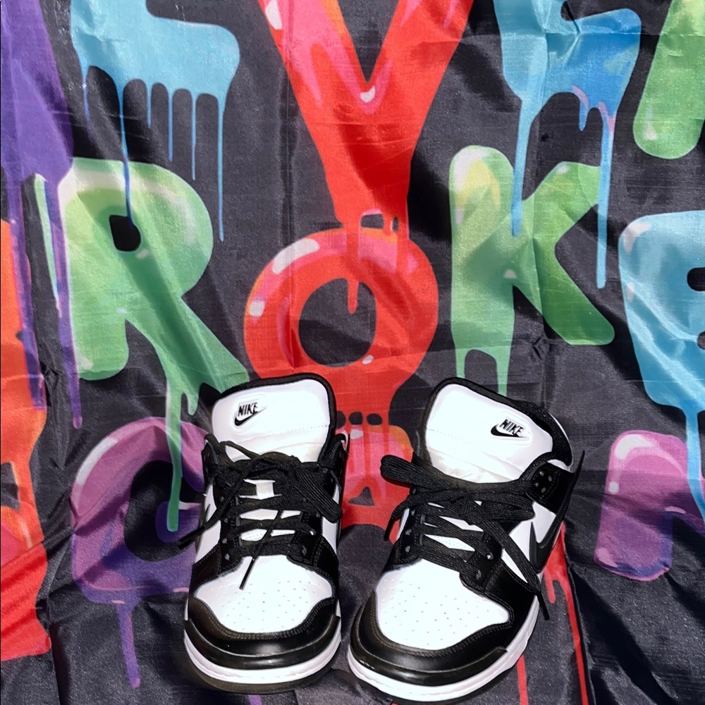 Women’s Nike Black and White Low Dunk Twist Sneakers Size 9